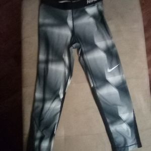 Nike dry fit capris